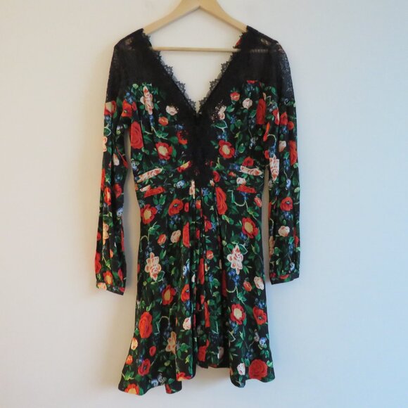 BY ANTHROPOLOGIE Lacy V-Neck Mini Dress Floral Dark Romantic Lace Size US 4 NWT - Picture 3 of 16